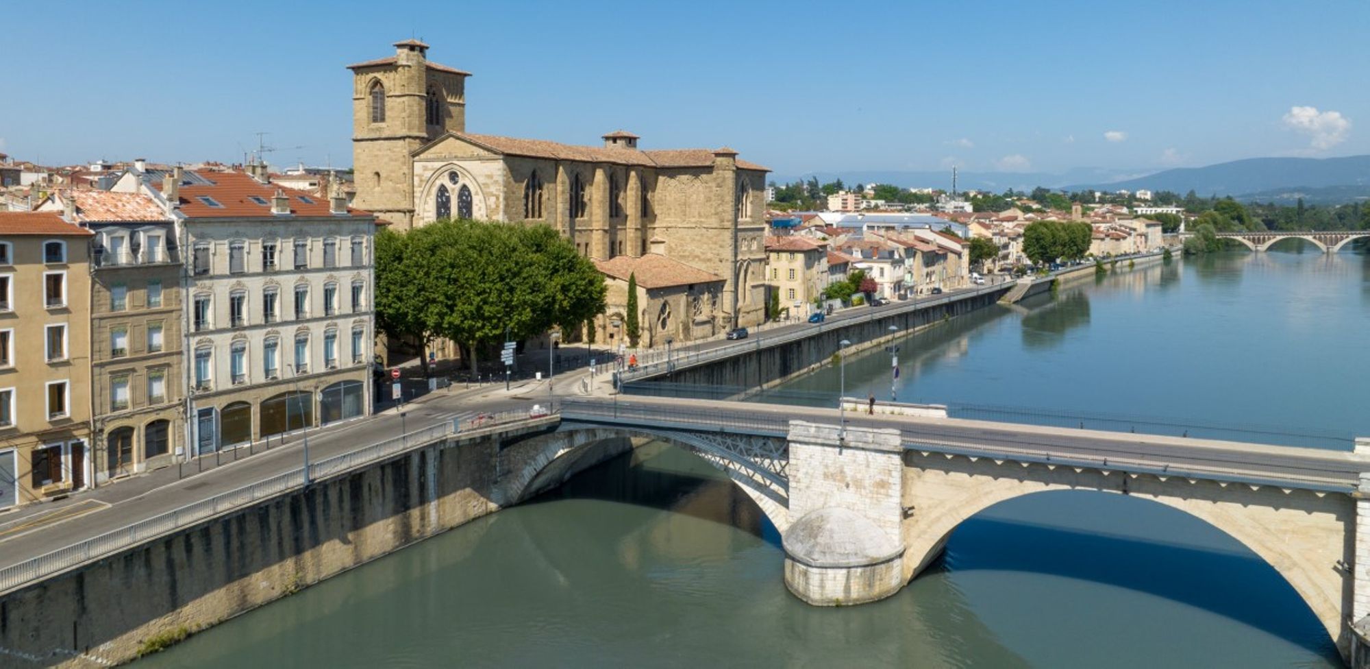 Ville de Romans-sur-Isère. Vue du pont vieux